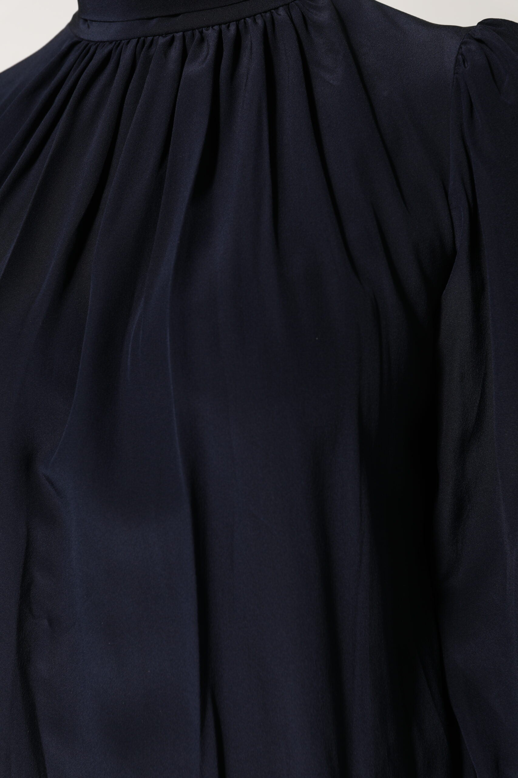 Dolce & Gabbana Blaues Seidenblusentop mit langem Ausschnitt und langen Ärmeln-6