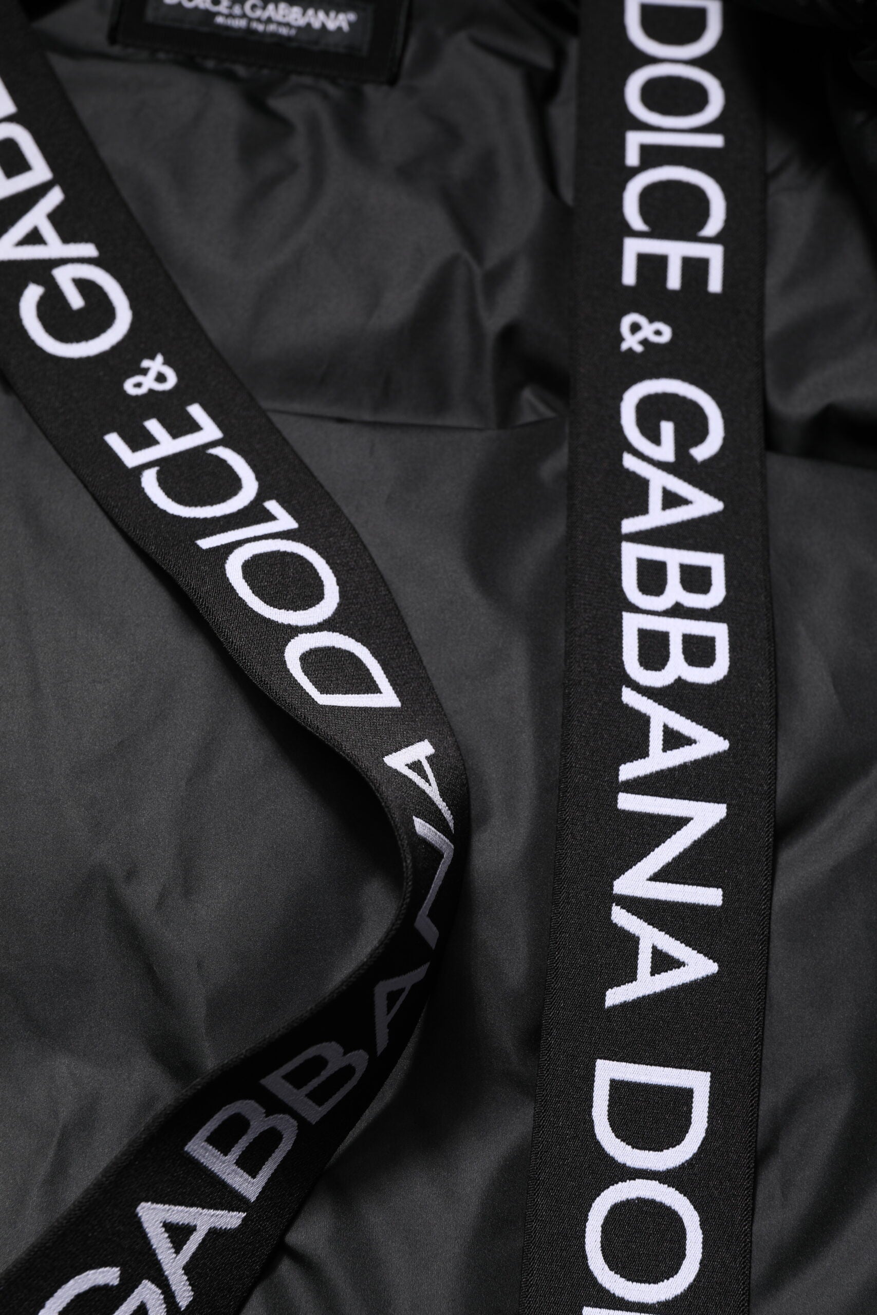 Dolce & Gabbana black logo quilted jacket with hood and zipper-7