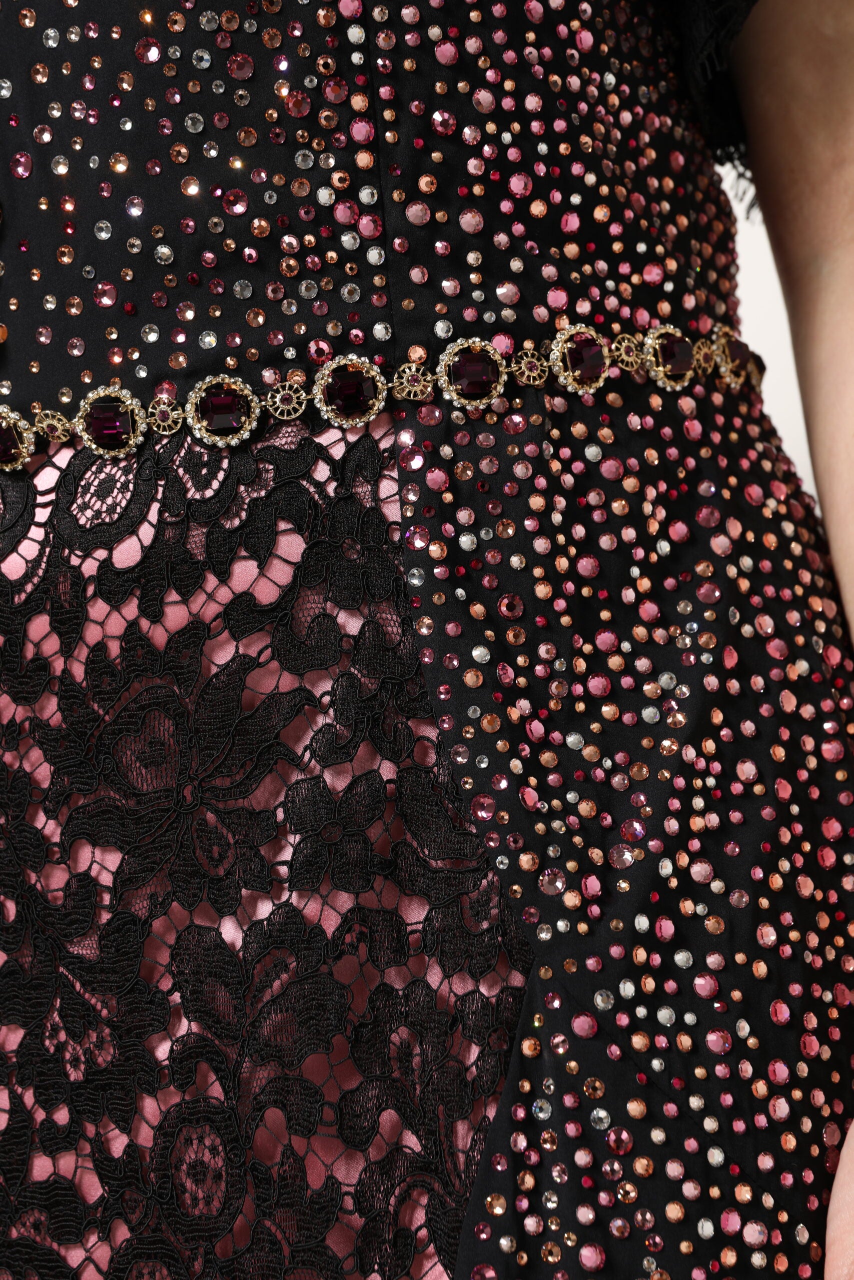 Vestido de sirena con adornos multicolor de Dolce & Gabbana-7