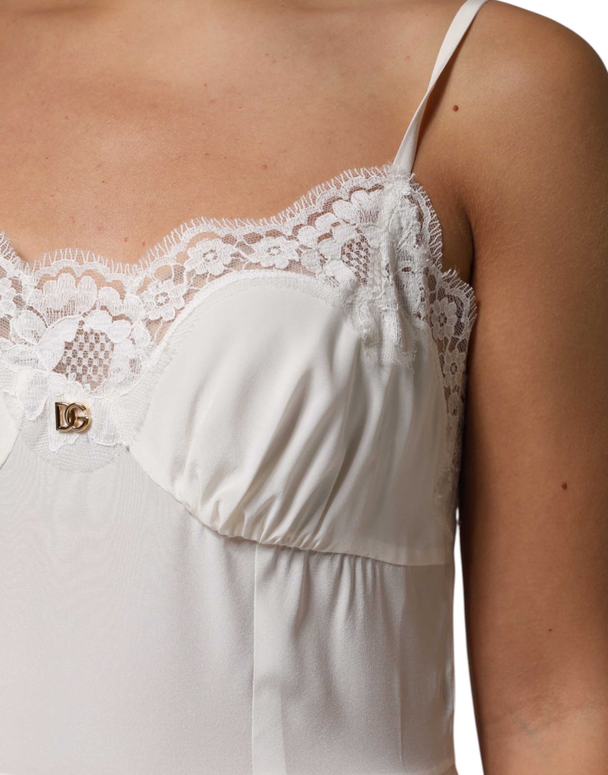 Dolce & Gabbana Weißes Spitzenkleid mit goldenem DG-Logo aus Seide Nachtwäsche-6