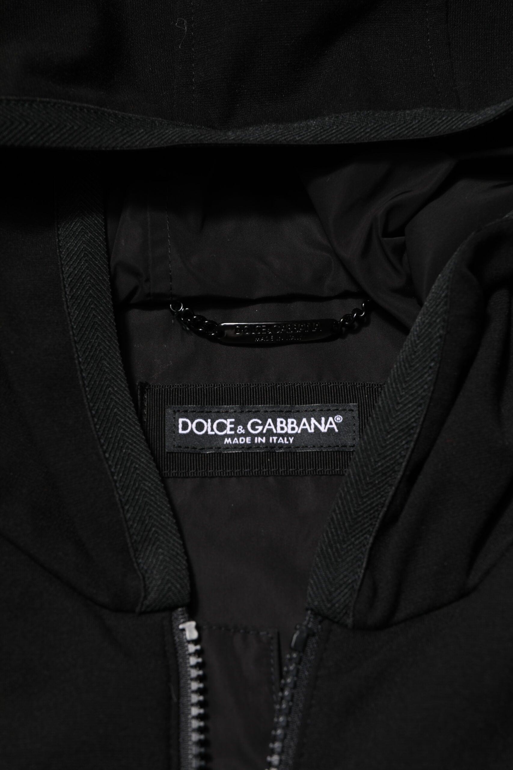 Dolce & Gabbana black sleeveless jacket with hood and logo plaque-6
