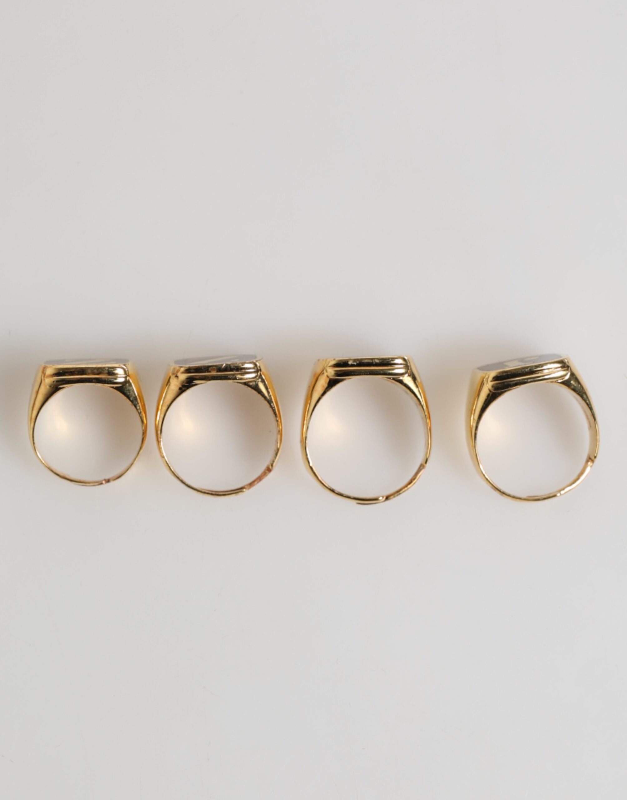 Juego de 4 anillos ajustables con la letra JAZZ de latón dorado de Dolce & Gabbana-5