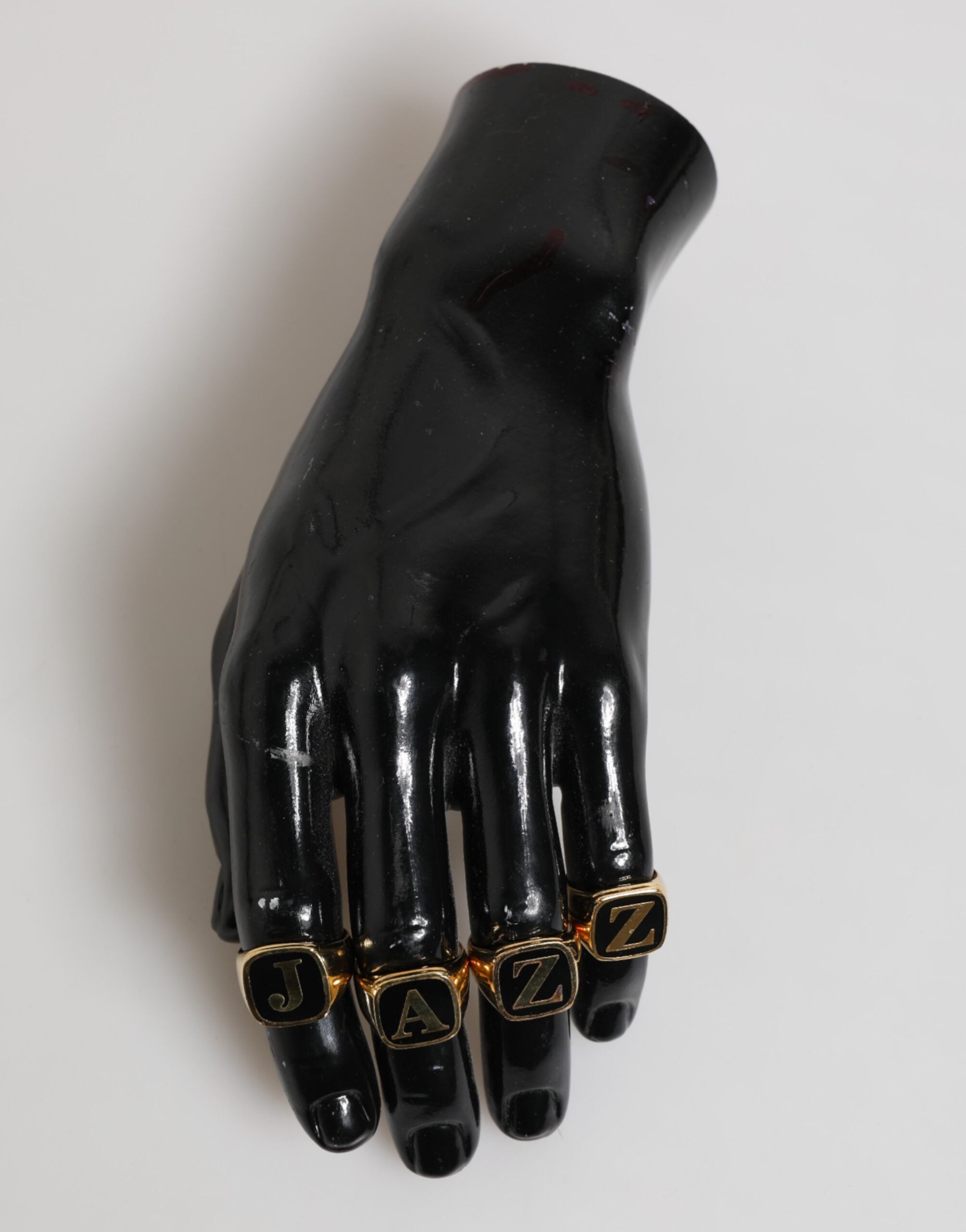 Juego de 4 anillos ajustables con la letra JAZZ de latón dorado de Dolce & Gabbana-8