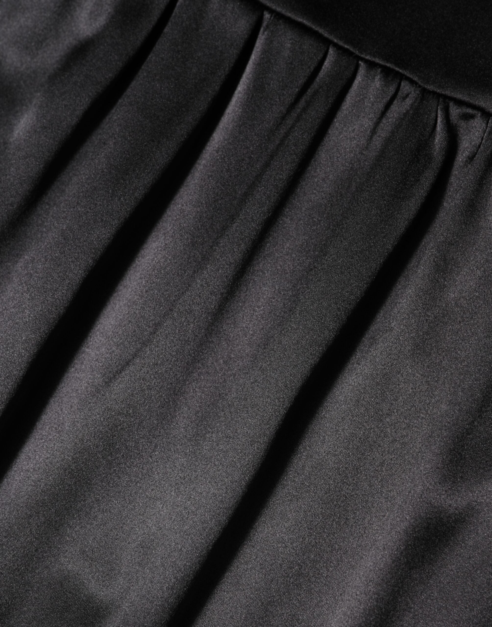 Dolce & Gabbana Schwarzes ärmelloses Minikleid mit Spitzenbesatz aus einer Seidenmischung-8