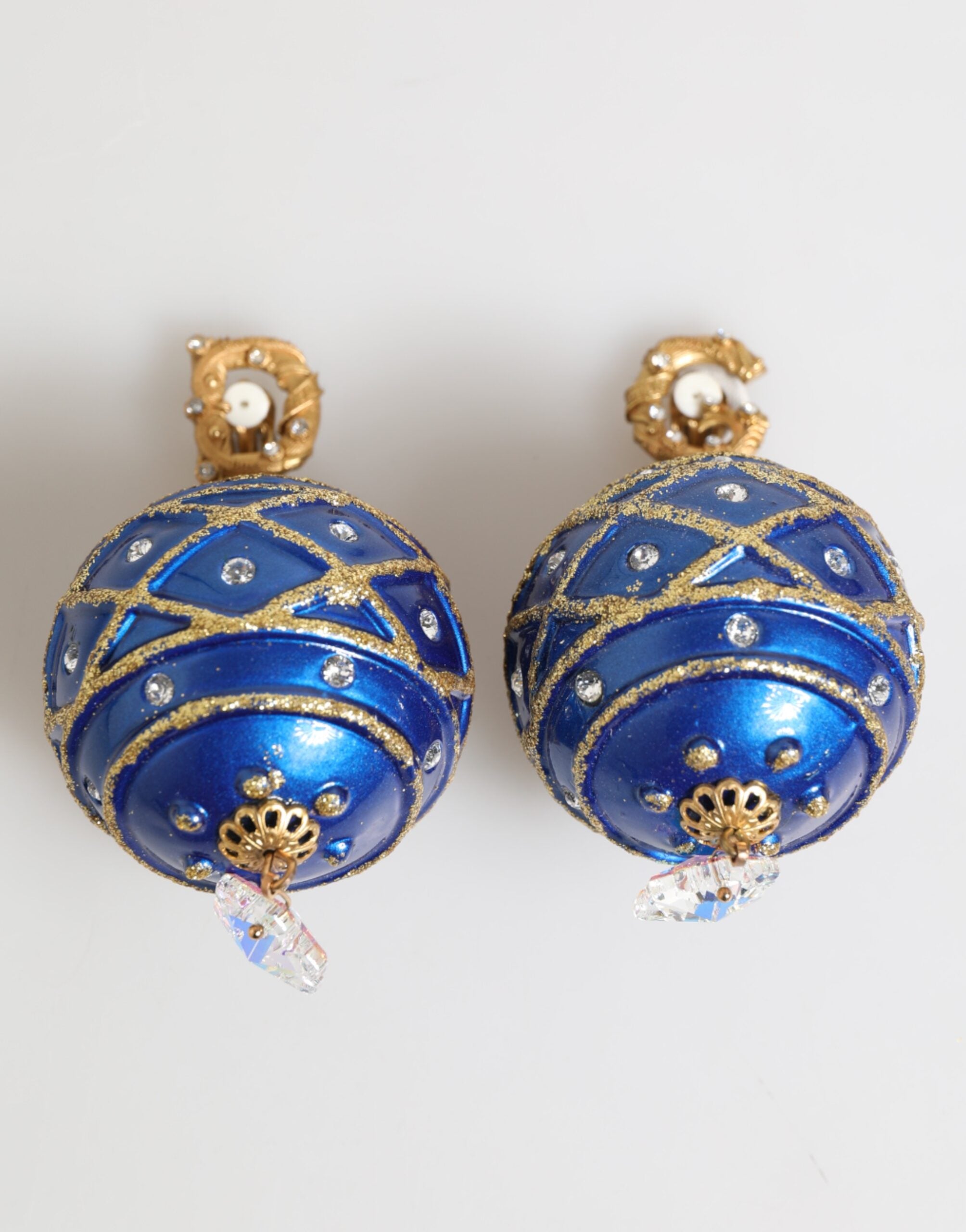 Pendientes de clip con bola navideña de cristal azul y latón dorado de Dolce & Gabbana-2
