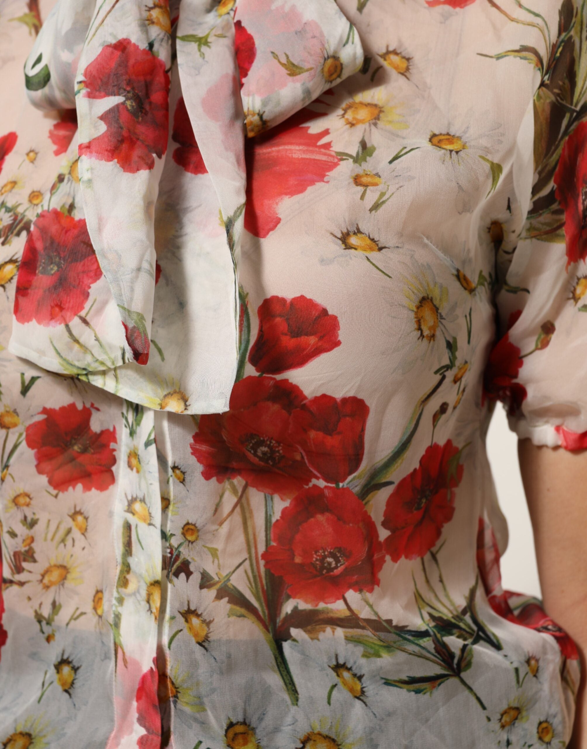 Dolce & Gabbana Weißes geblümtes Blusentop mit Krawattenausschnitt und Mohnblumenmuster-6