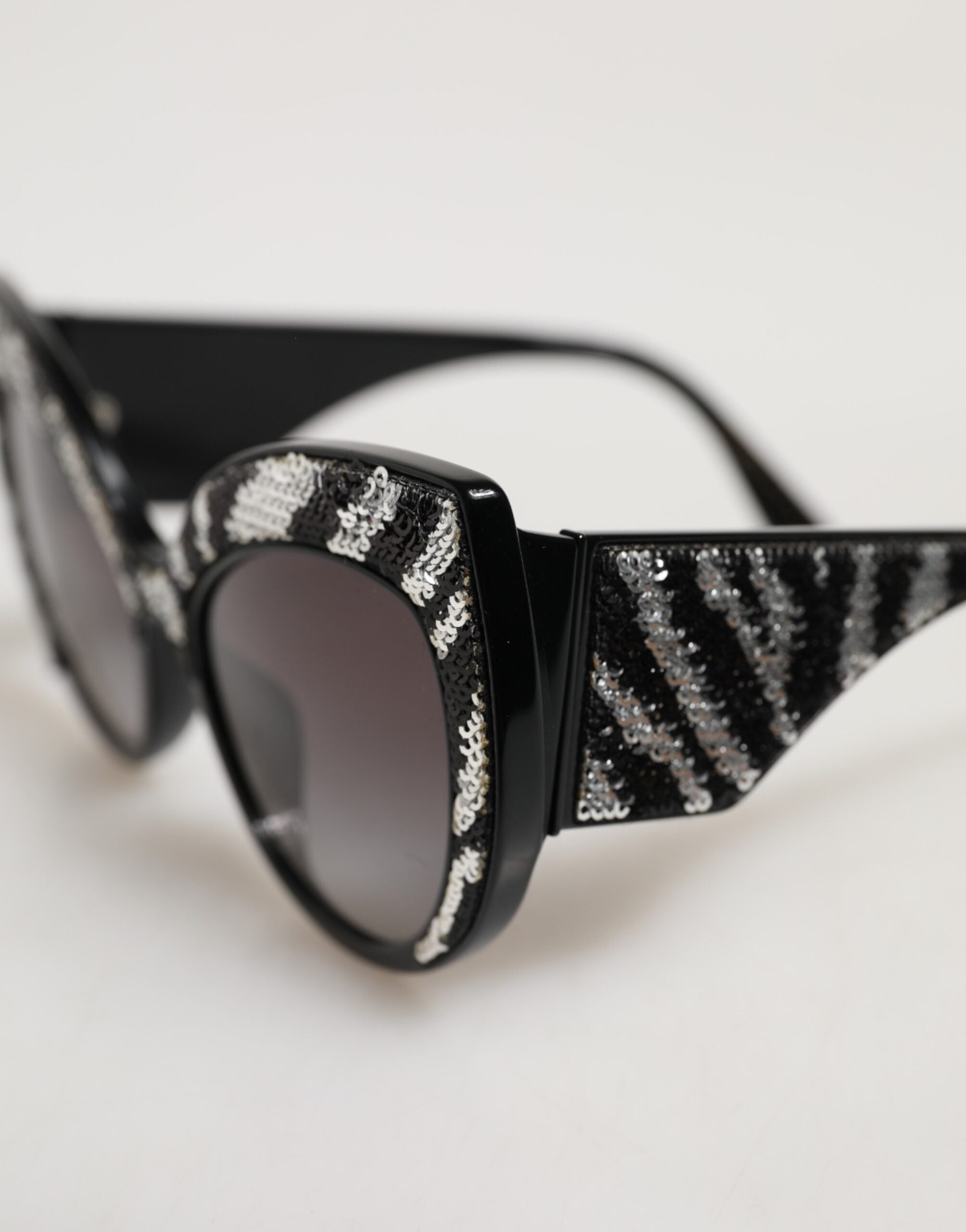 Gafas de sol Dolce & Gabbana con montura de mariposa, negras y plateadas con lentejuelas-8