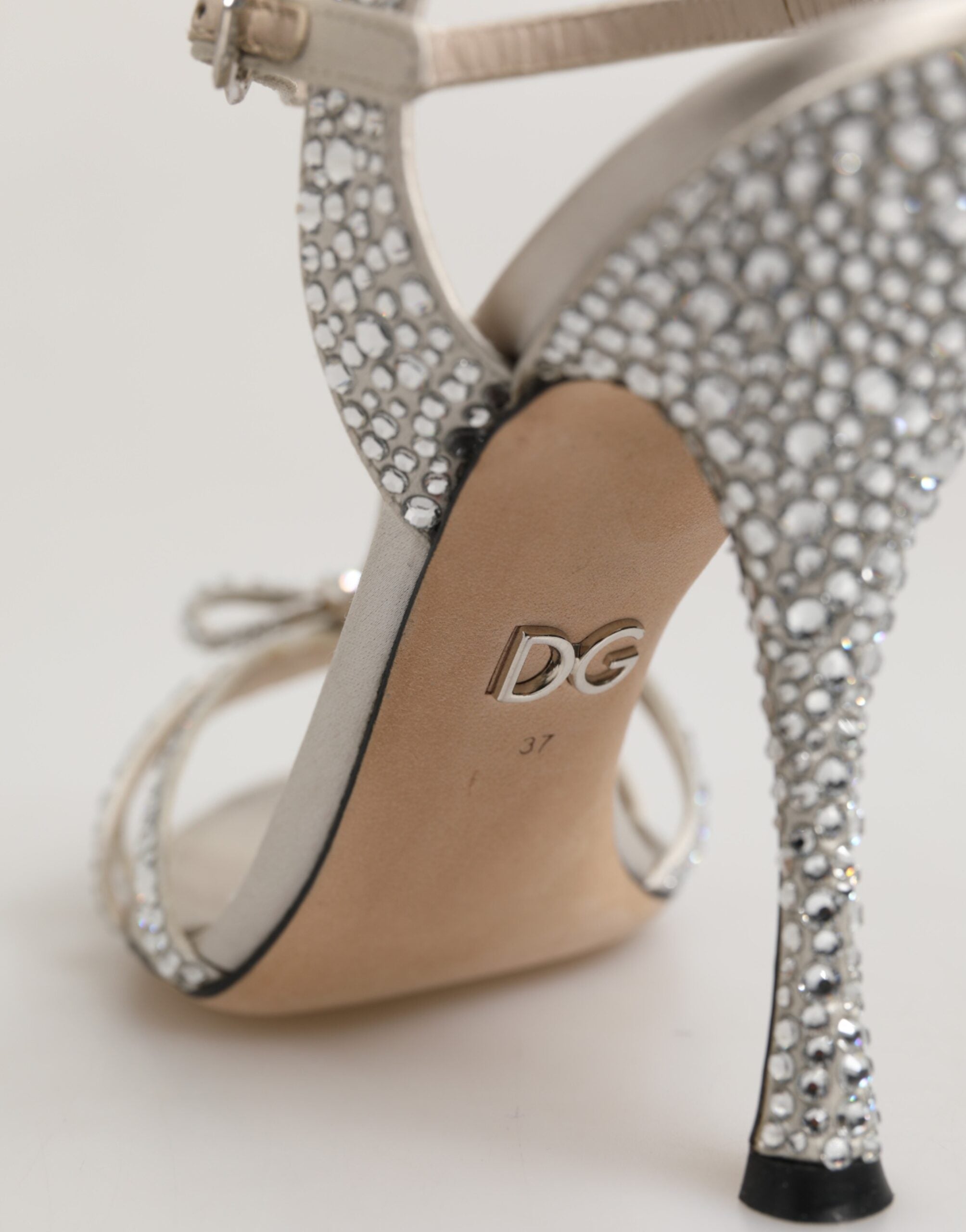 Sandalias con tira al tobillo y diamantes de imitación plateados de Dolce & Gabbana-8
