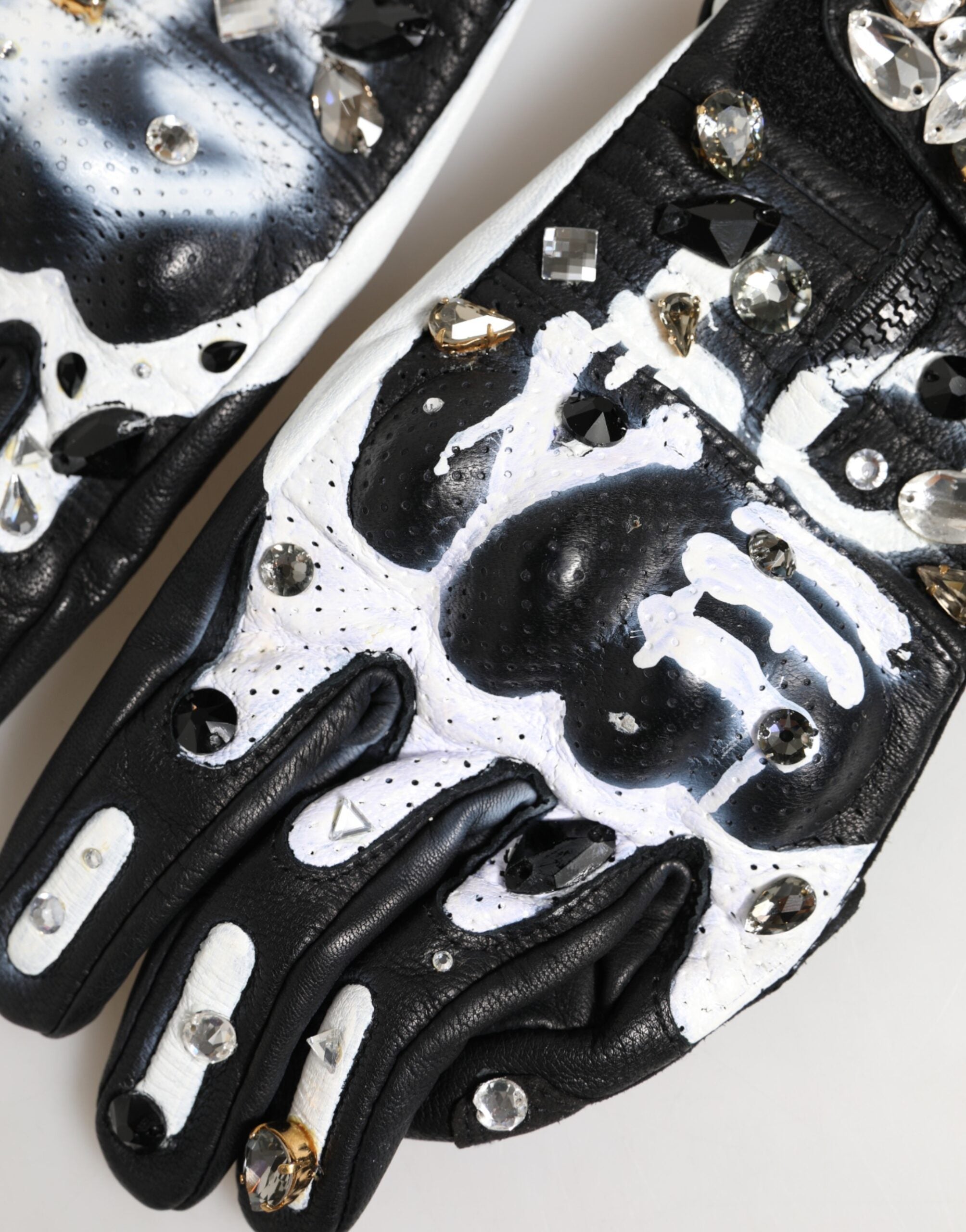 Guantes Dolce & Gabbana con cristales blancos y negros hasta la muñeca-4