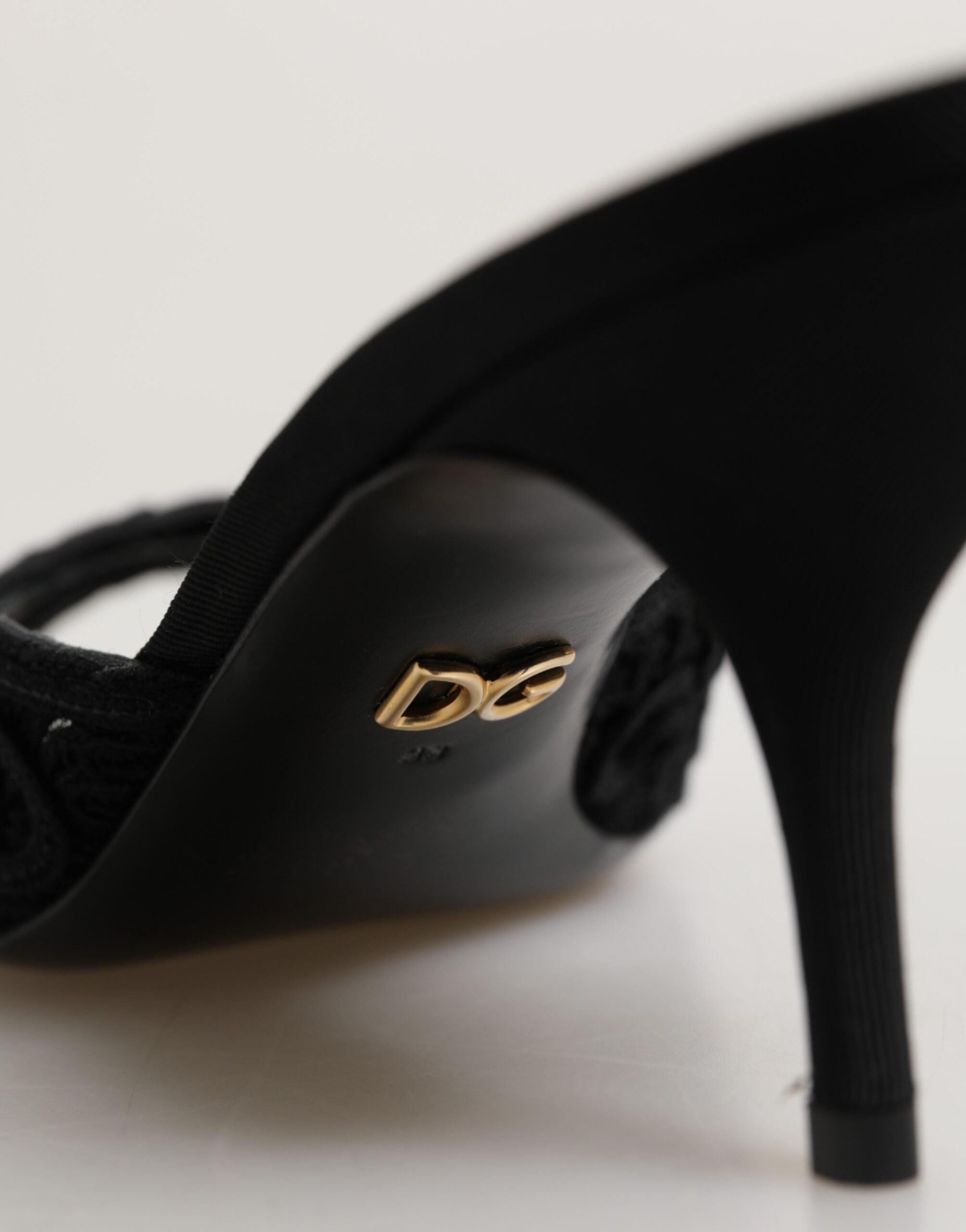 Mules sin cordones con tacón y bordados negros de Dolce & Gabbana-8